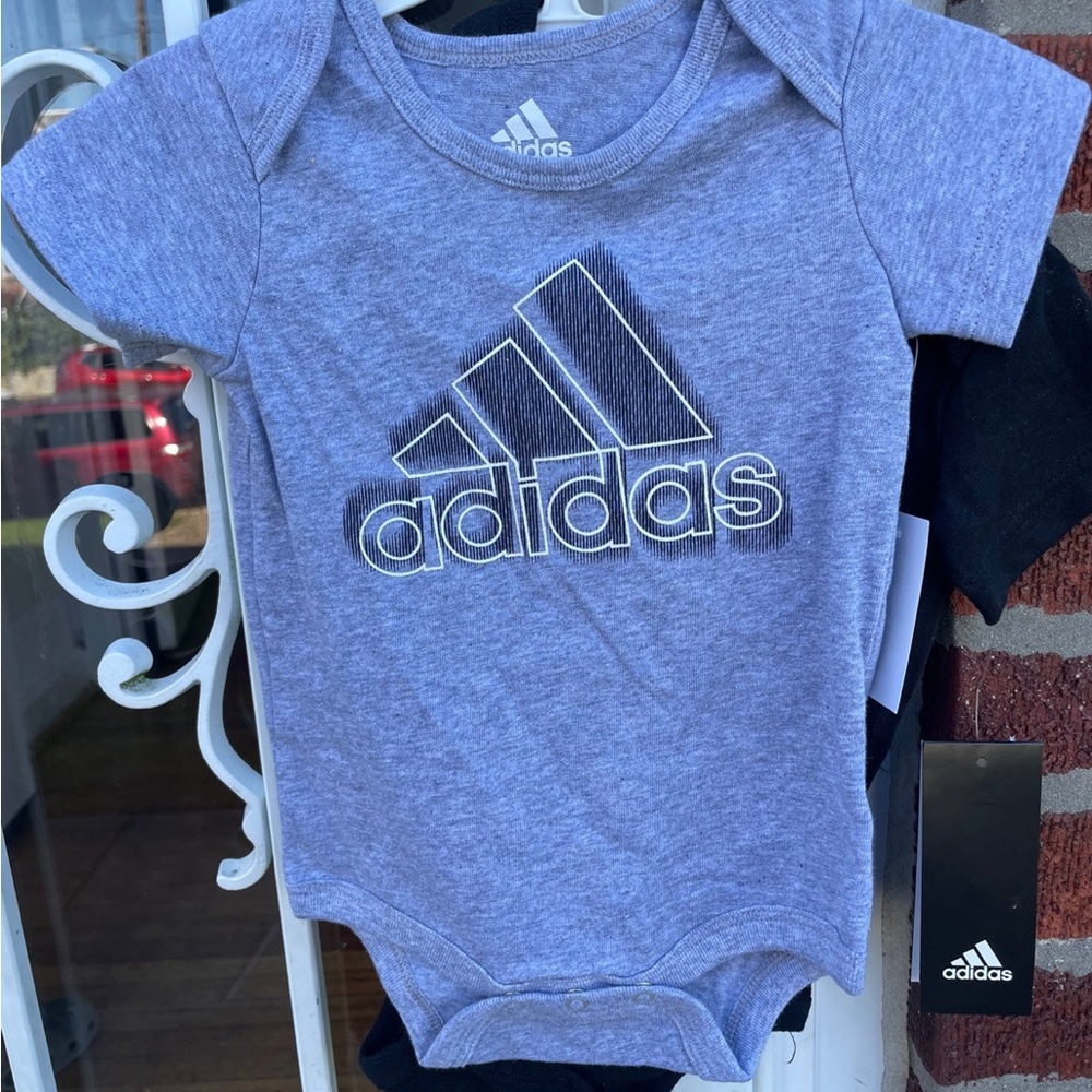 Infant Adidas Onesie 4 pack 9months - Picture 2 of 11